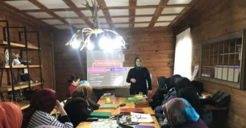 Kadın konakları sosyalleştiriyor