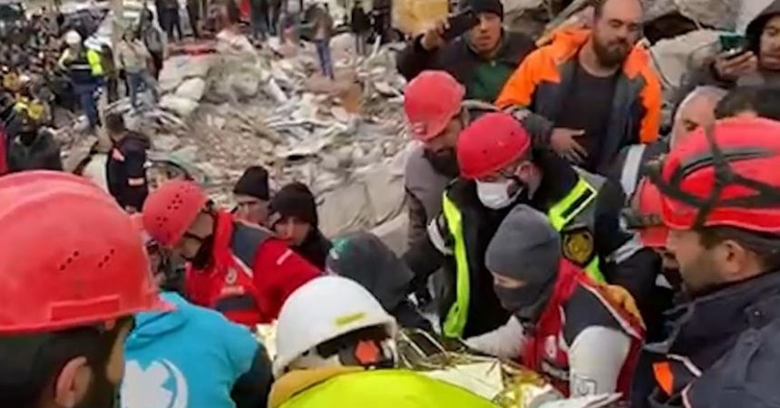 Canik ekibi 108. saatte kurtardı