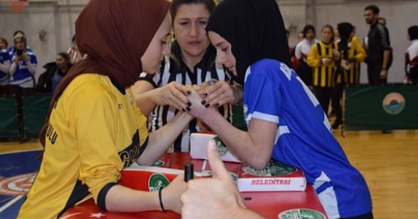 Bilek güreşinde heyecan sona erdi