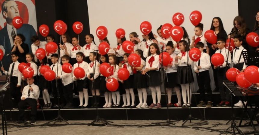 Çocuk korosu mest etti