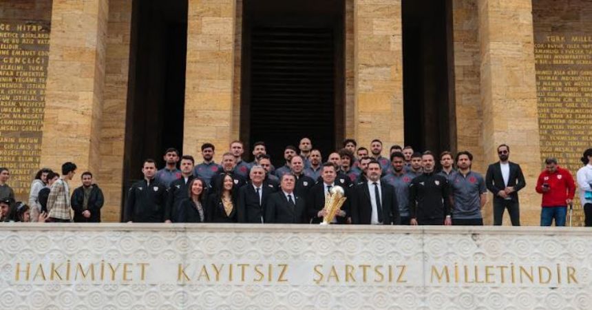 Kupa Anıtkabir'de