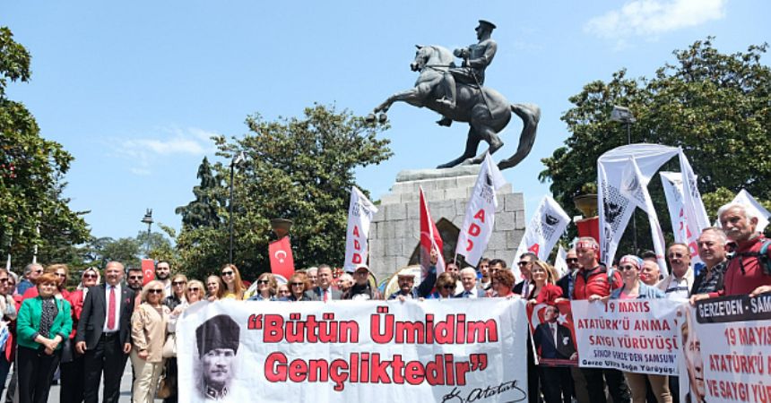 Cumhuriyet yaşayacak! Cumhuriyet yaşayacak!