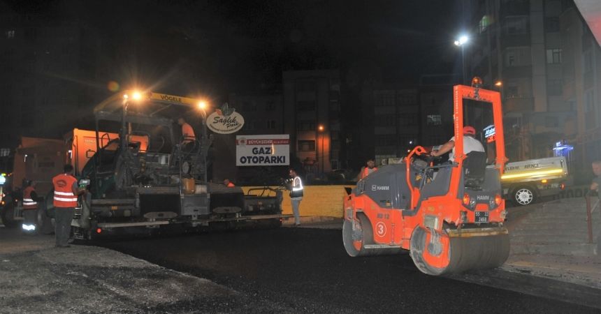 Yoğunluk nedeniyle gece asfaltı