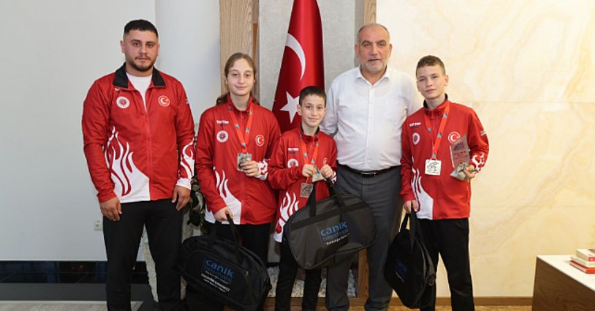 Sandıkçı'dan başarılı sporculara altın