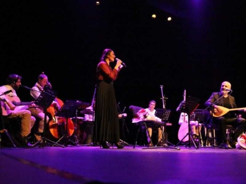 Nida Ateş Ve İncesaz’dan Türkü Dolu Gece