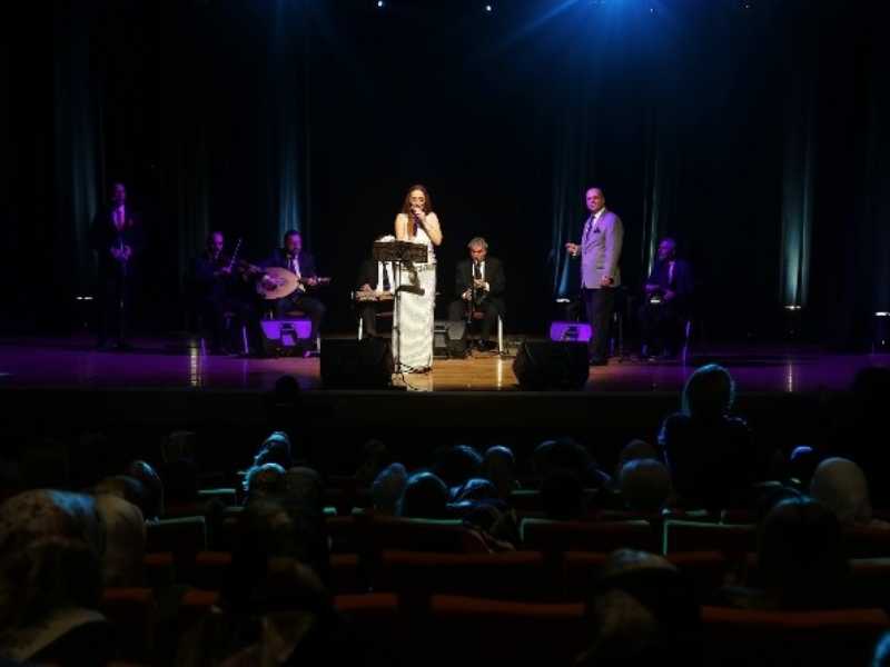 Hüner Coşkuner’den Kadınlara Müzik Ziyafeti