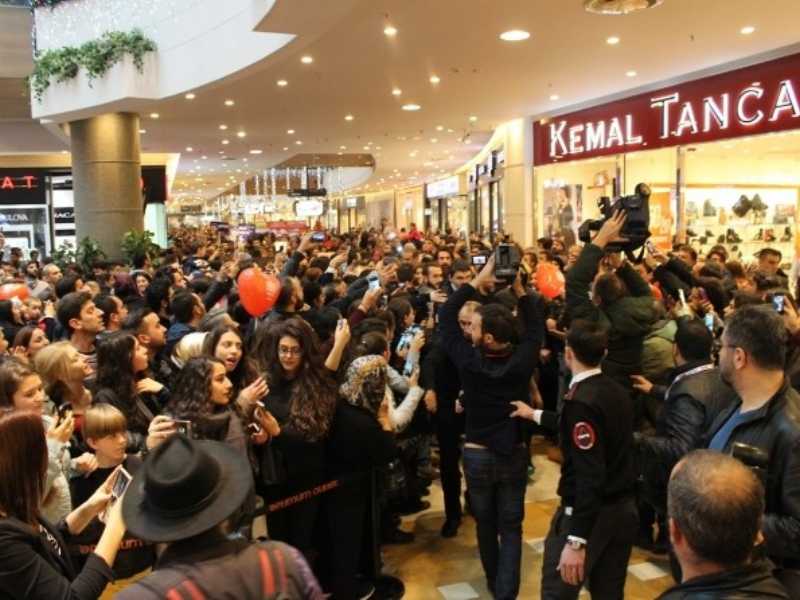 Kocan Kadar Konuş Filminin İzmir Galası Kocan Kadar Konuş Filminin İzmir Galası