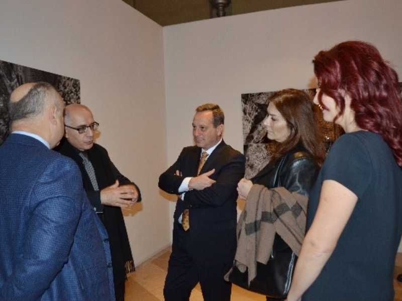Galeri Khas ‘giz/li/dir Görüntü’ Sergisine Ev Sahipliği Yapıyor Galeri Khas ‘giz/li/dir Görüntü’ Sergisine Ev Sahipliği Yapıyor