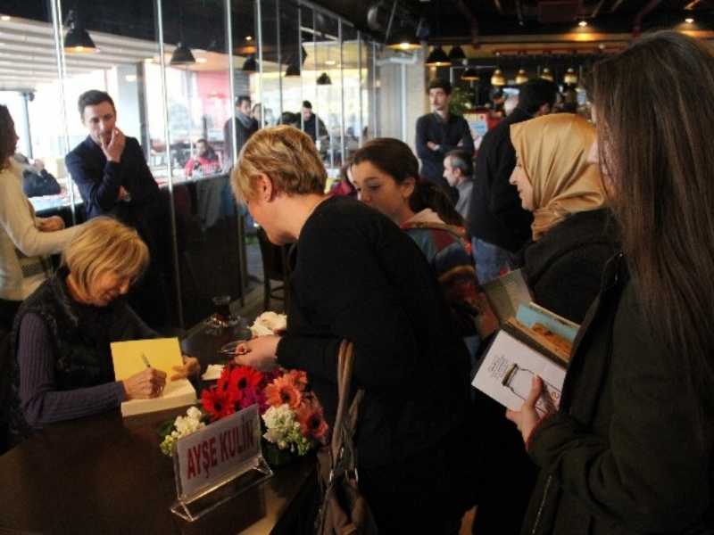Ayşe Kulin Bursa’da Okurlarıyla Buluştu