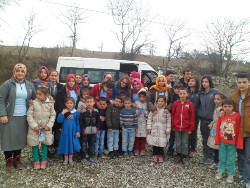 Öğrencilerden Kardeş Okul Projesi Öğrencilerden Kardeş Okul Projesi