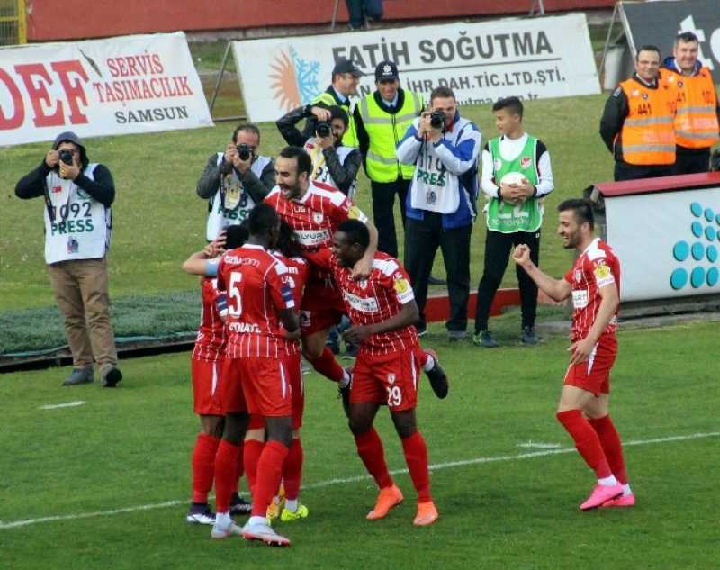 Samsunspor Yukarıya Göz Kırpıyor Samsunspor Yukarıya Göz Kırpıyor