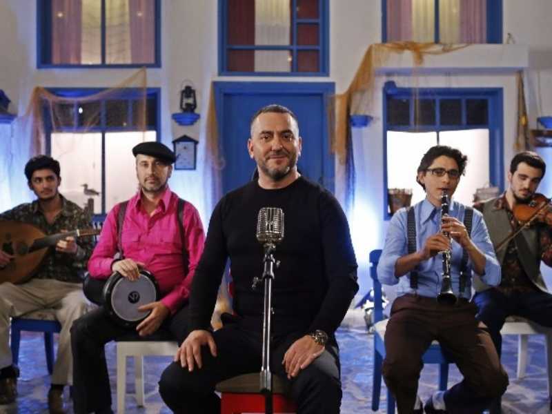 Eski Dostlukları Özledi, Şarkı Yaptı