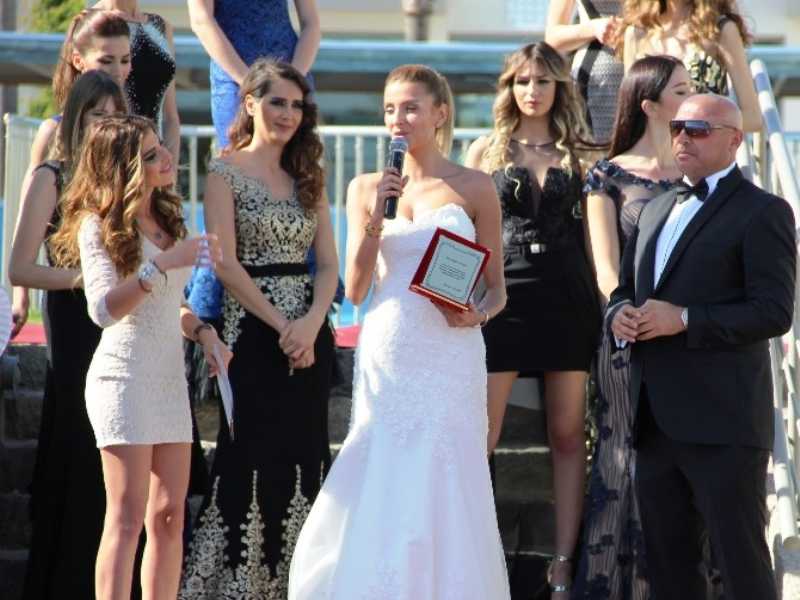 Özge Ulusoy Gelin Oldu