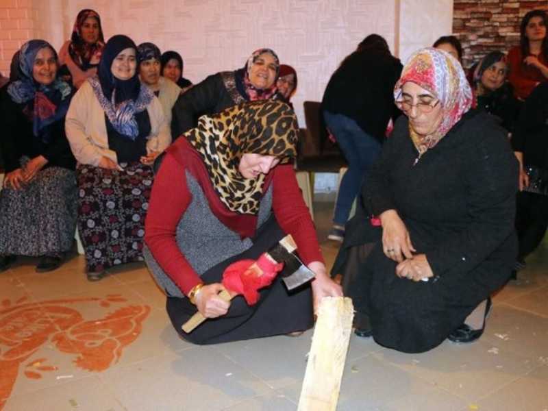 Kaynananın Dilini Kestiler
