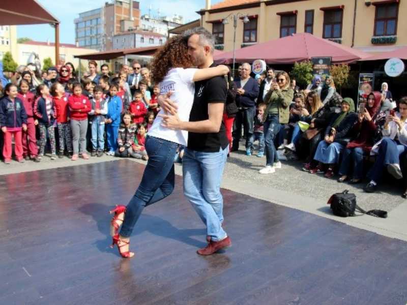 Bulvar Avm’den Dans Gösterisi