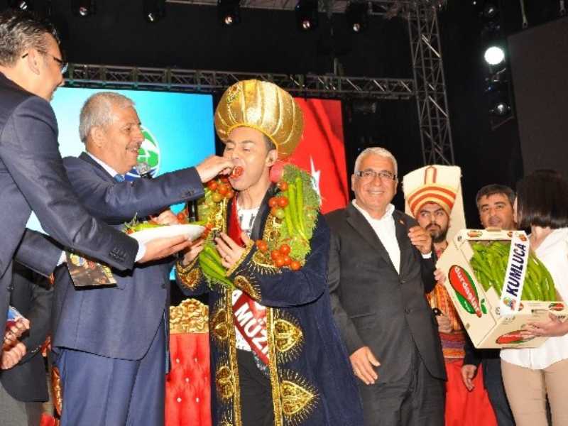 Serdar Ortaç Kral Seçildi