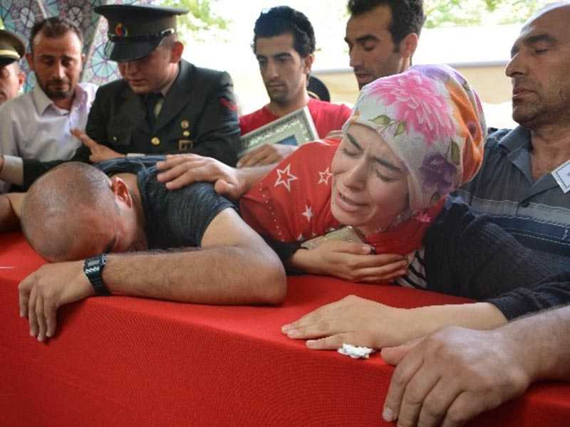 Şehit Askere Son Görev Şehit Askere Son Görev