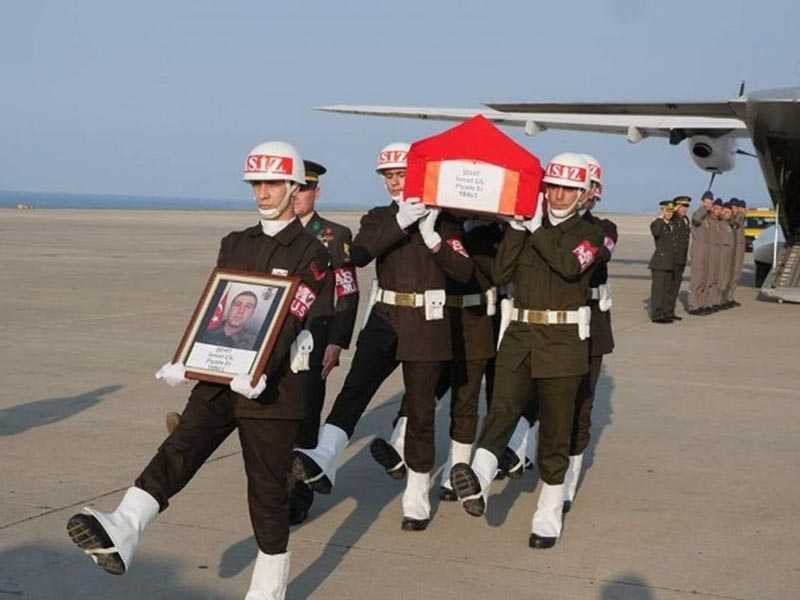 Şehit Cenazesi Trabzon’a Getirildi Şehit Cenazesi Trabzon’a Getirildi