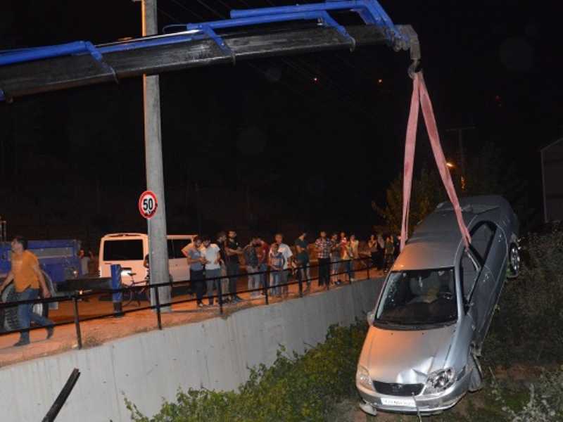 Niksar'da Kaza: 4 Yaralı Niksar'da Kaza: 4 Yaralı
