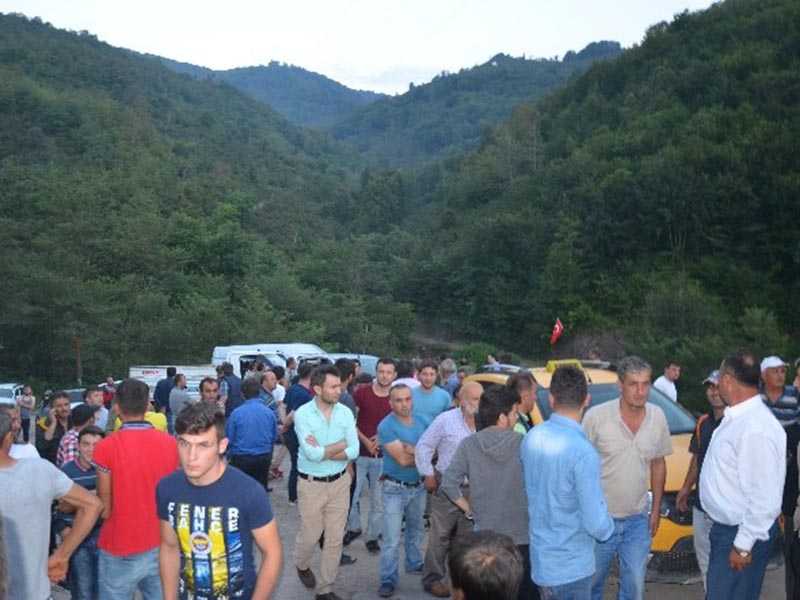 Teröristler Silah Çekip Gasp Etti Teröristler Silah Çekip Gasp Etti