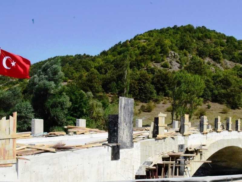 Ata Yolu Köprüyle Bağlanıyor