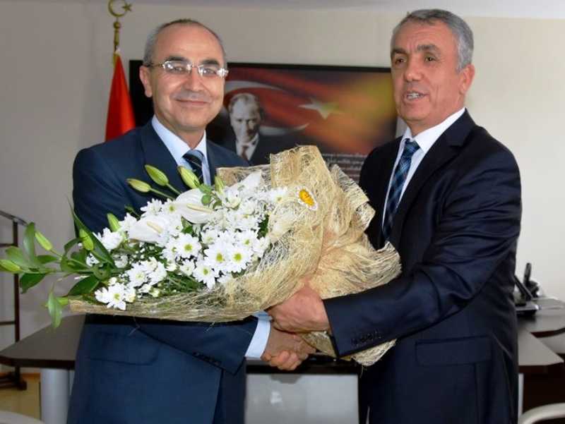 Yeni Dekan Ayhan Dağdemir Yeni Dekan Ayhan Dağdemir