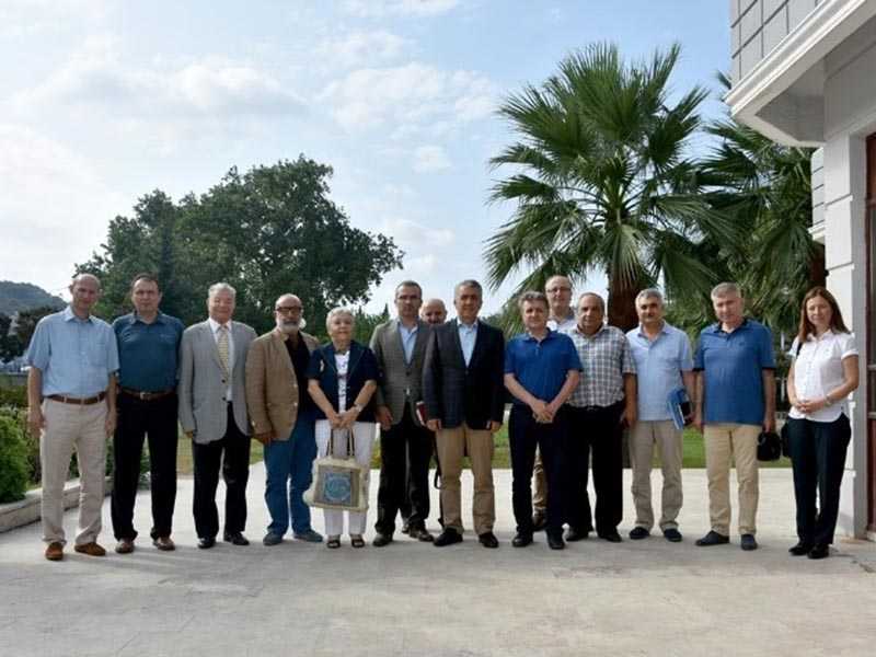 Rektör, Vakıf Üyeleriyle Buluştu