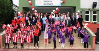 Miniklere Kırmızı-Beyaz Hediyeler