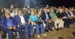 Kumsalda 10 dilde türkü ziyafeti