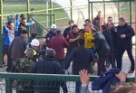 Taraftarın attığı taş futbolcunun burnunu kırdı