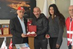 Genç boksöre Kızılay’dan ödül