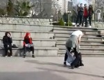Liseli kızlar saç-saça baş-başa