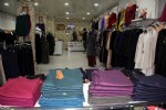 Müşteri olarak geldiği mağazadan etek çaldı