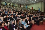 Vali Can, müdürü alnından öptü