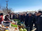 Bakan Ağbal, halk pazarını gezdi