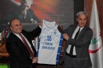 Kadın basketbolcular çocuk hastanesinde