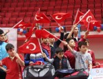 Bakan Kılıç, genç güreşçileri ödüllendirdi