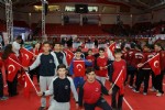 Bakan Kılıç, genç güreşçileri ödüllendirdi