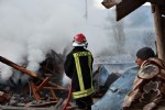 Evi yandı, O sandığa koştu
