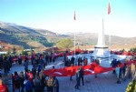 57. Alay için 60 metrelik bayrakla yürüdüler