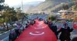 57. Alay için 60 metrelik bayrakla yürüdüler