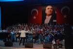 120 kişilik koro 8 farklı dilde konser verdi