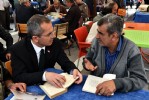 Kaymakam, okey oynayanlarla kitap okudu