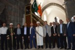 Tokat'ta cuma hutbesi kılıçla okundu