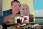 Cumhurbaşkanı ile annesini resmetti
