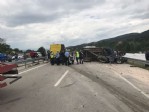 Traktör ile minibüs çarpıştı: 1 ölü, 3 yaralı