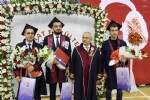 Diplomalarını ailelerinin elinden aldılar