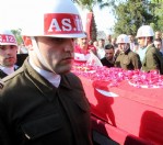 Şehit oğula son bakış