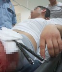 Bakışma yüzünden bıçaklandı