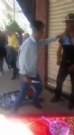 Seyyar satıcı, zabıtaya bıçak çekti